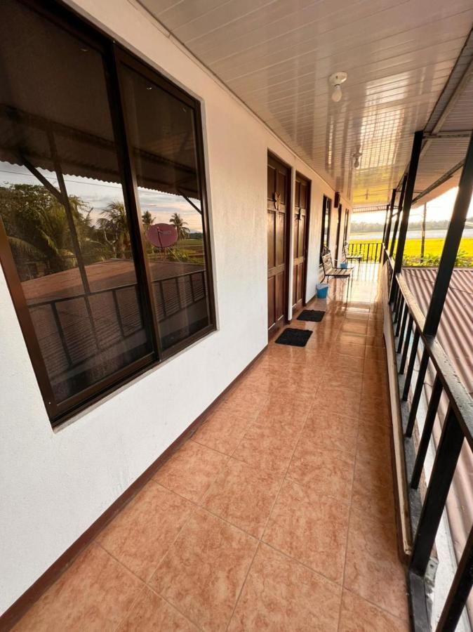 Cabinas Playa Bandera Bed and Breakfast Parrita Exteriör bild